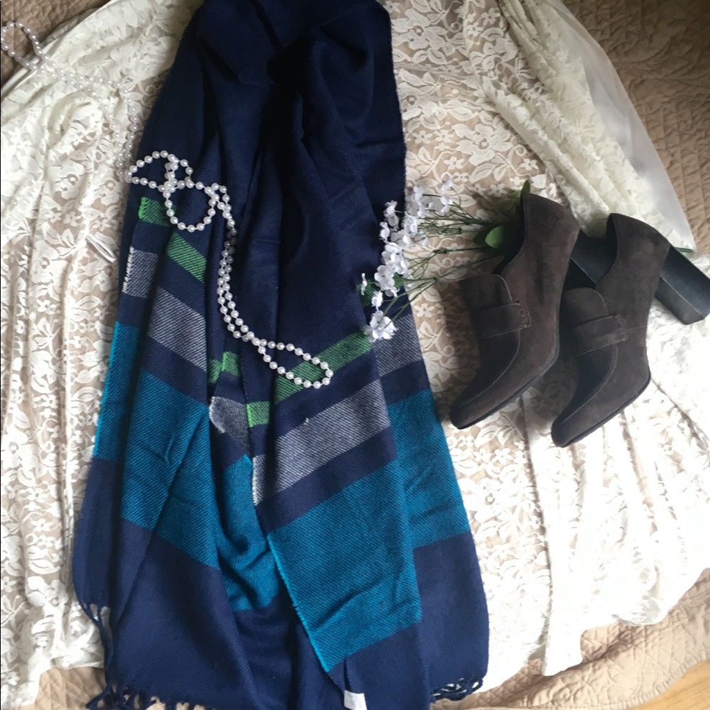 Navy Blue Patterned Scarf!